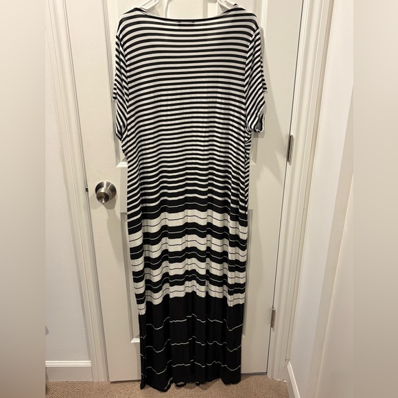 Lane Bryant 22/24 Black White Striped Maxi Dress, Soft & Stretchy - Picture 3 of 6